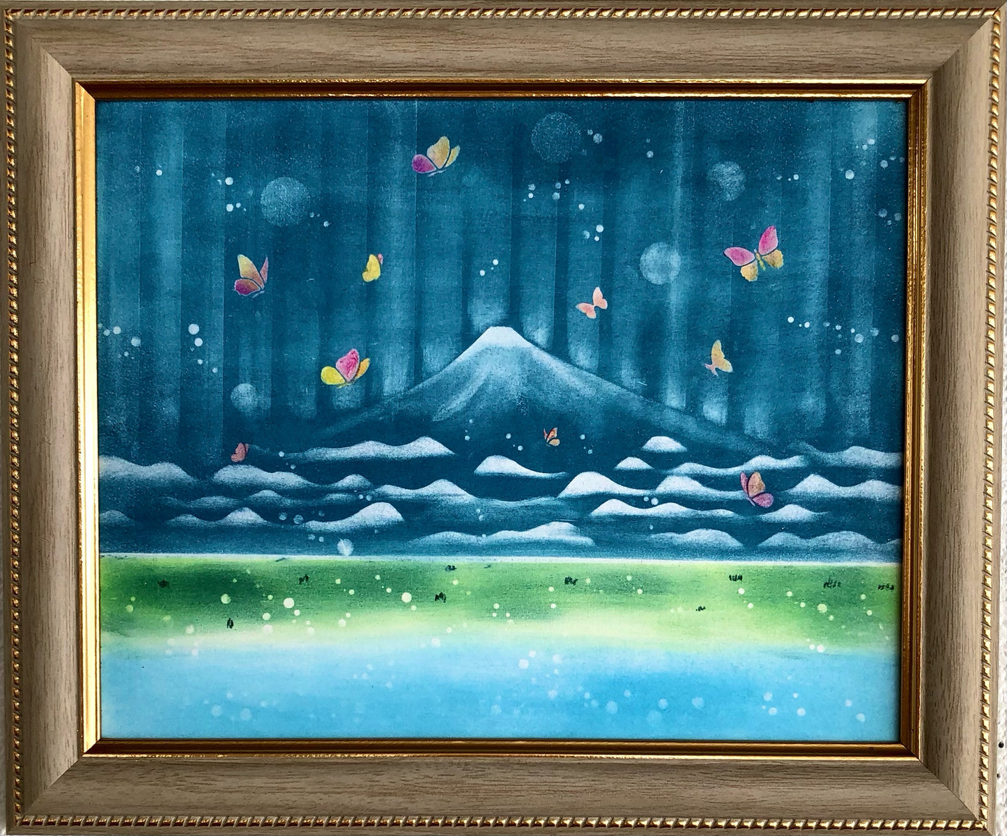蝶と山